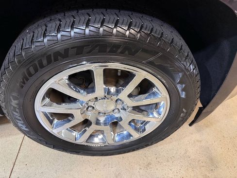 Used 2015 GMC Yukon Denali w/ Touring Package RWD image 14
