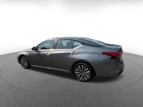 Used 2025 Nissan Altima 2.5 SV FWD image 10