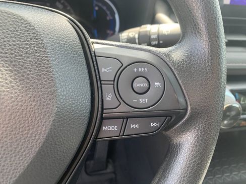 Used 2025 Toyota RAV4 XLE AWD/4WD image 28