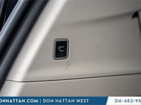 Used 2022 Chrysler Pacifica Touring-L image 37