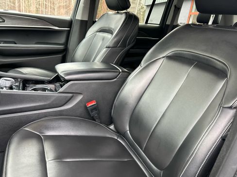 Used 2023 Jeep Grand Cherokee Limited w/ Black Appearance Package image 21