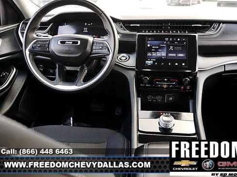 Used 2023 Jeep Grand Cherokee L Laredo image 14