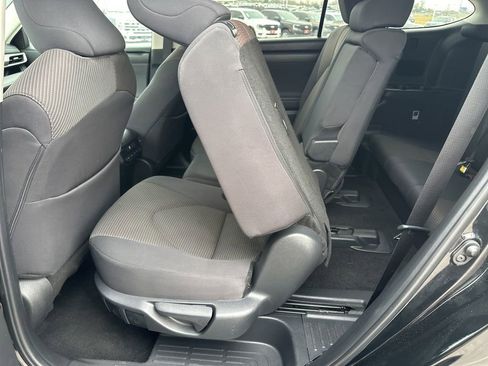 Used 2024 Toyota Highlander LE image 37