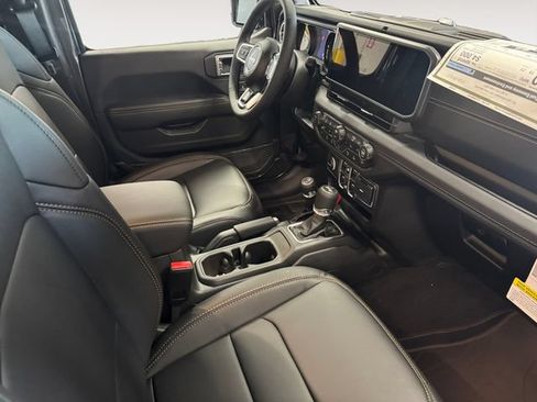 New 2026 Jeep Wrangler Unlimited Sahara AWD/4WD image 4