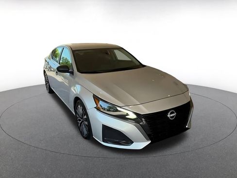 Used 2026 Nissan Altima 2.5 SV FWD image 3