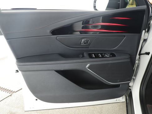 Used 2025 Lincoln Nautilus Premier w/ Jet Appearance Package AWD/4WD image 8