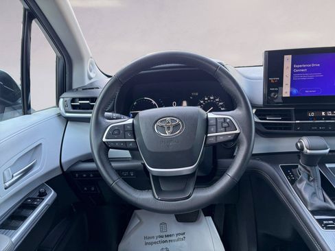 Used 2025 Toyota Sienna XLE w/ XLE Plus Package FWD image 12