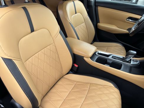 Used 2024 Nissan Sentra SV w/ SV Premium Package image 10