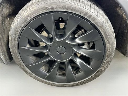 Used 2023 Tesla Model Y Long Range image 27