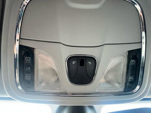 Used 2019 Jeep Cherokee Trailhawk AWD/4WD image 20
