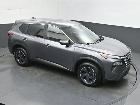 Used 2025 Nissan Rogue SV FWD image 24