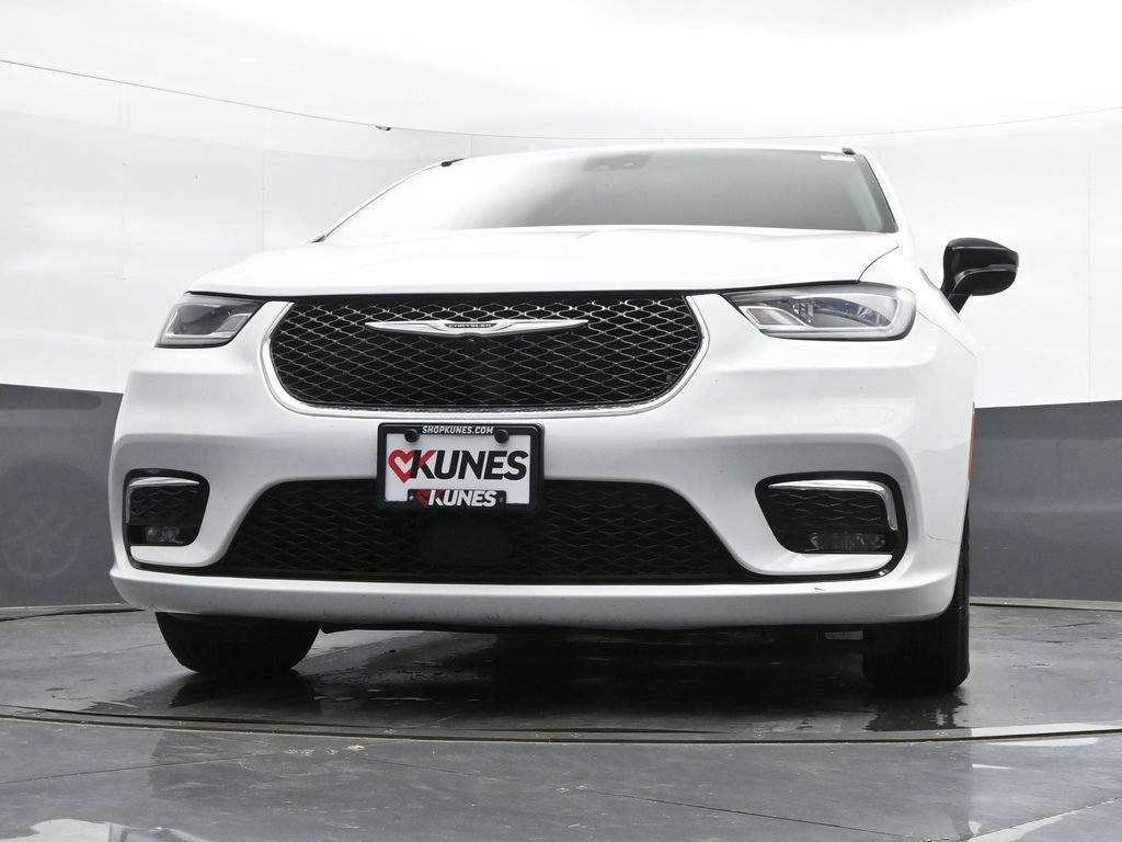 Used 2024 Chrysler Pacifica Touring-L FWD image 44