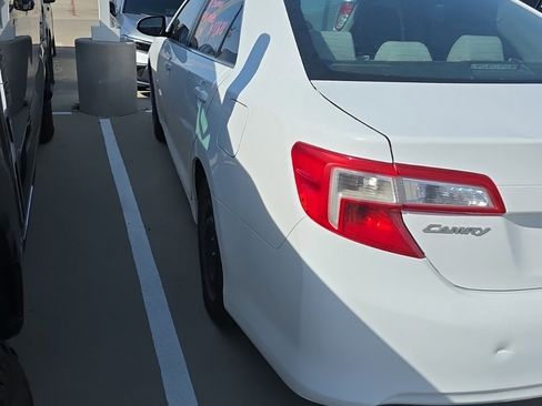 Used 2014 Toyota Camry LE image 3