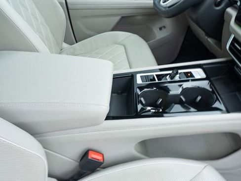 Certified 2024 Volkswagen Atlas SEL Premium R-Line image 46