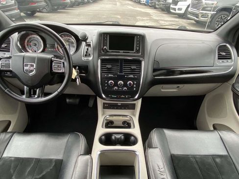 Used 2014 Dodge Grand Caravan SXT image 9