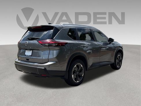 Used 2024 Nissan Rogue SV w/ SV Premium Package FWD image 27
