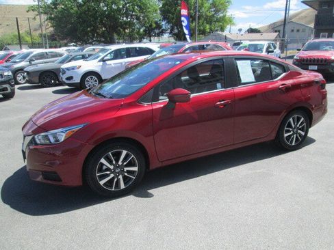 Used 2021 Nissan Versa SV FWD image 3