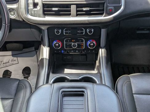Used 2023 GMC Yukon SLT AWD/4WD image 16