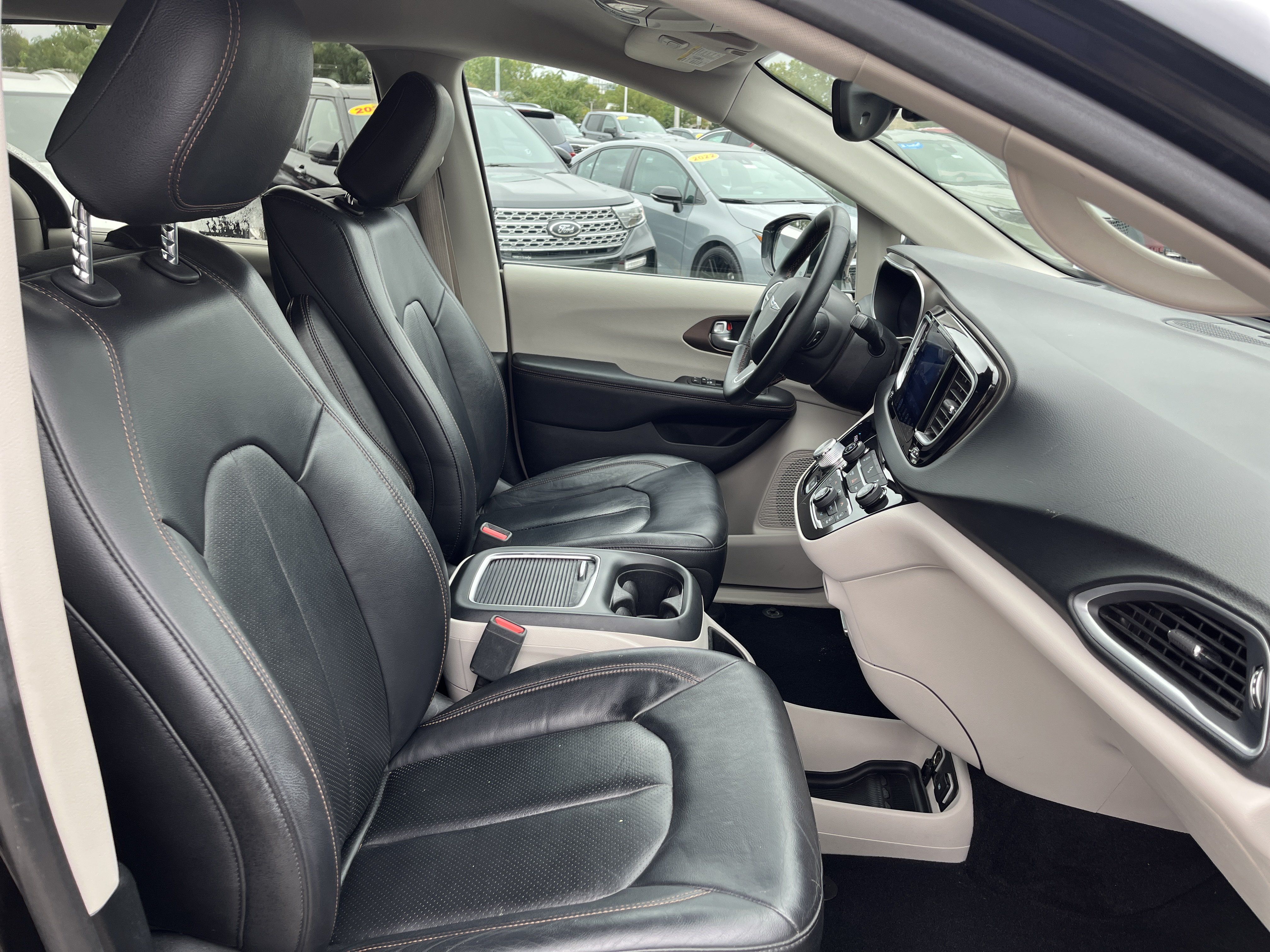 Used 2017 Chrysler Pacifica Touring-L Plus w/ Tire & Wheel Group FWD image 21