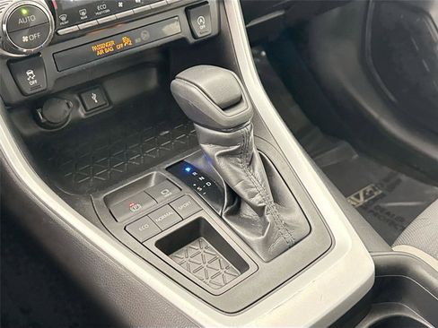 Used 2020 Toyota RAV4 XLE w/ Convenience Package image 24