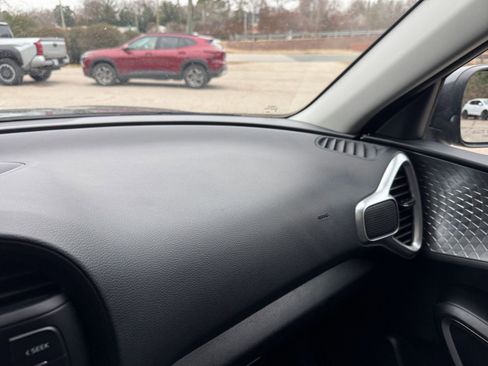 Used 2025 Kia Soul LX w/ LX Technology Package image 30