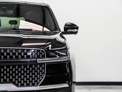 Used 2025 Lincoln Navigator Reserve image 4