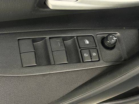 Used 2021 Toyota Corolla LE w/ Carpet Mat Package (TMS) image 18