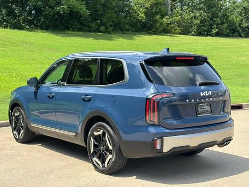 Used 2023 Kia Telluride EX FWD image 3