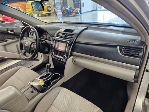 Used 2012 Toyota Camry LE image 11