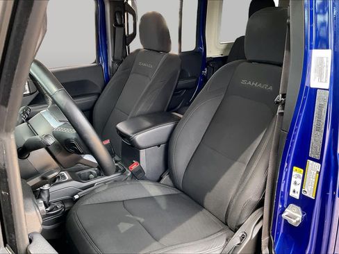 Used 2019 Jeep Wrangler Unlimited Sahara w/ Uconnect 4C Nav & Sound Group AWD/4WD image 8