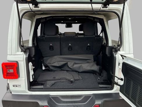 Certified 2025 Jeep Wrangler Unlimited Sahara w/ Safety Group AWD/4WD image 12