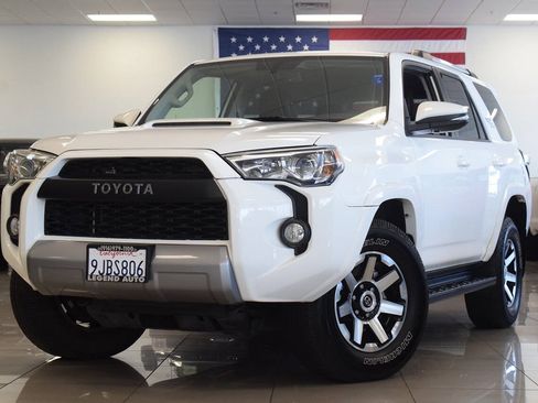 Used 2018 Toyota 4Runner TRD Off-Road Premium AWD/4WD image 3