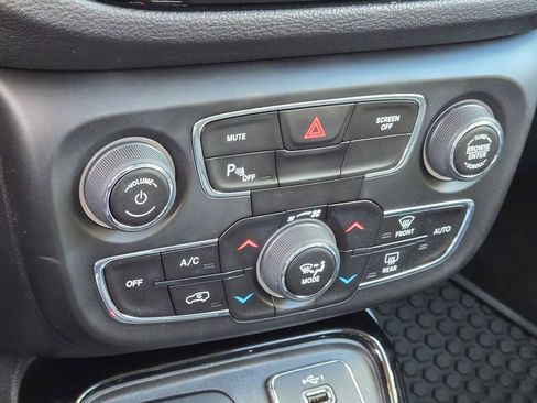 Used 2019 Jeep Compass Altitude image 38