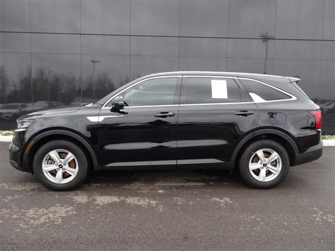 Used 2023 Kia Sorento LX image 4