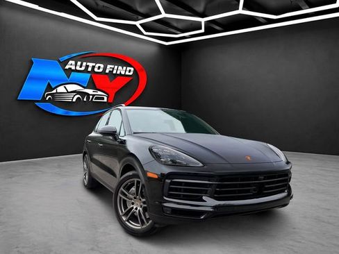 Used 2023 Porsche Cayenne Platinum Edition AWD/4WD image 2
