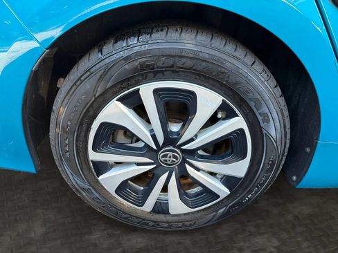 Used 2017 Toyota Prius Prime Plus FWD image 39
