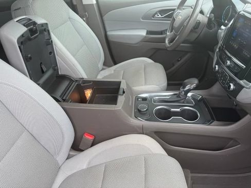 Used 2021 Chevrolet Traverse LT FWD image 15