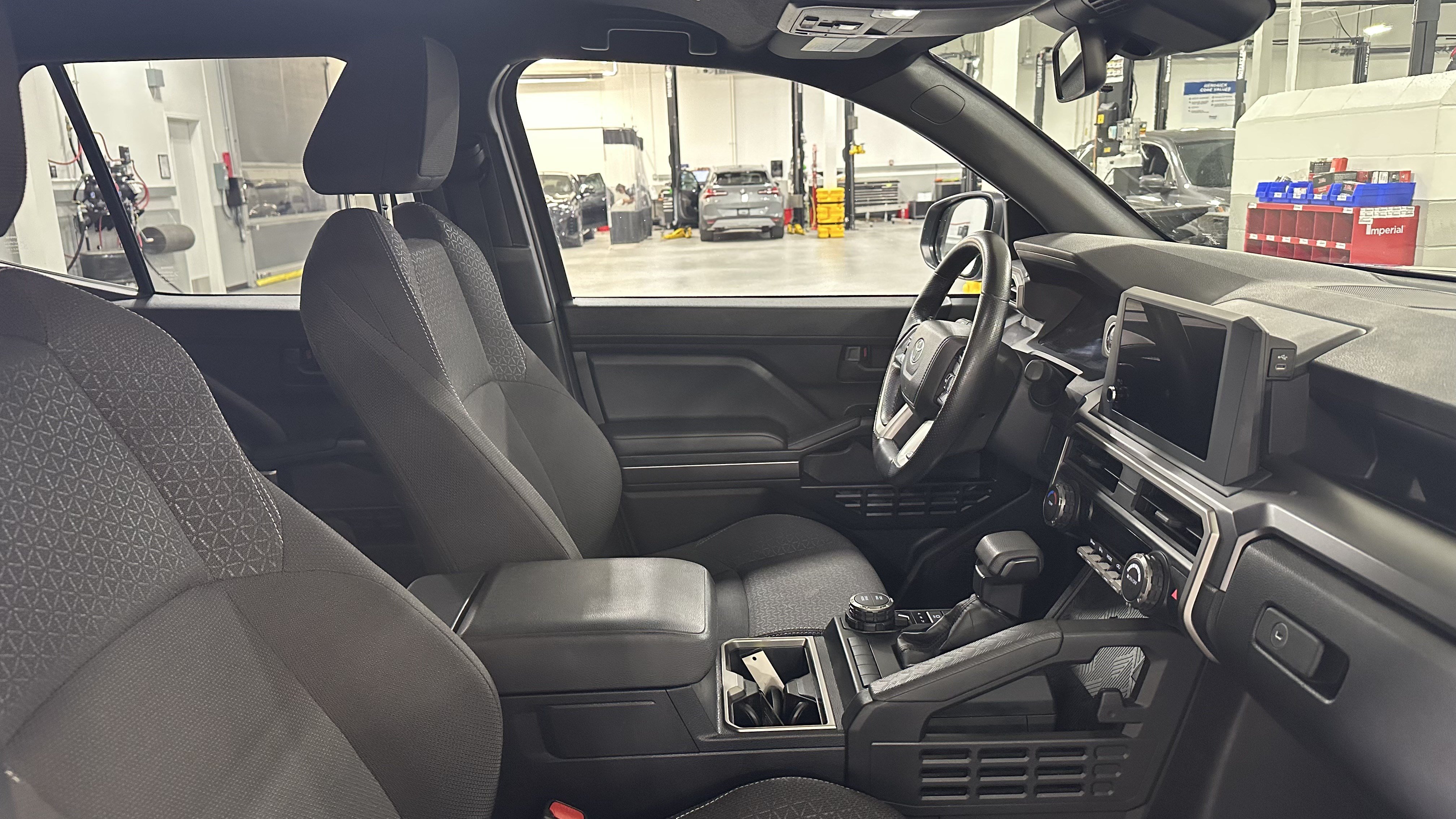 Used 2025 Toyota 4Runner SR5 AWD/4WD image 33