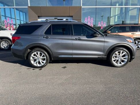 Used 2022 Ford Explorer Platinum w/ Equipment Group 601A image 2