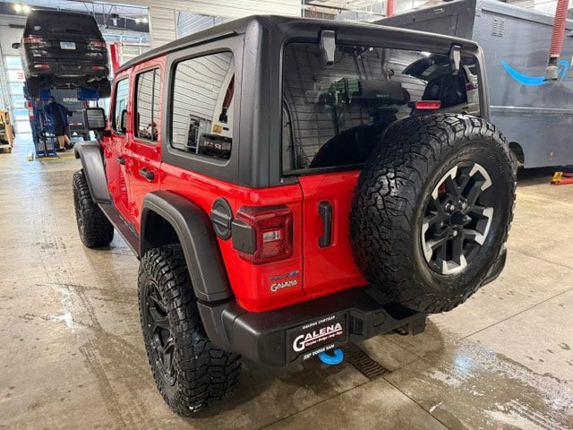 Used 2024 Jeep Wrangler Unlimited Rubicon 4xe w/ Technology Group AWD/4WD image 30