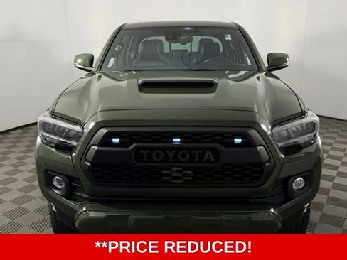 Used 2022 Toyota Tacoma TRD Sport w/ TRD Premium Sport Package AWD/4WD image 2