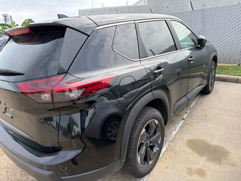 Used 2025 Nissan Rogue SV FWD image 5