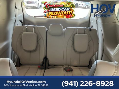 Used 2019 Chrysler Pacifica Touring-L w/ Premium Audio Group FWD image 15