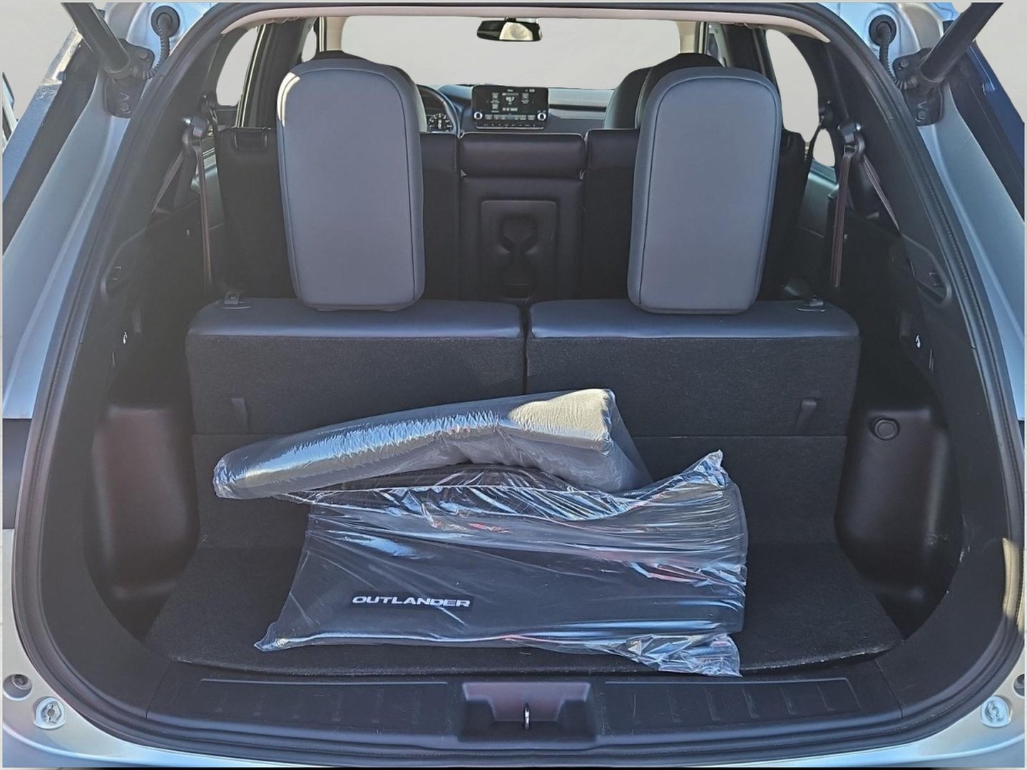 Used 2024 Mitsubishi Outlander AWD image 17