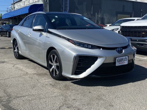 Used 2017 Toyota Mirai image 8