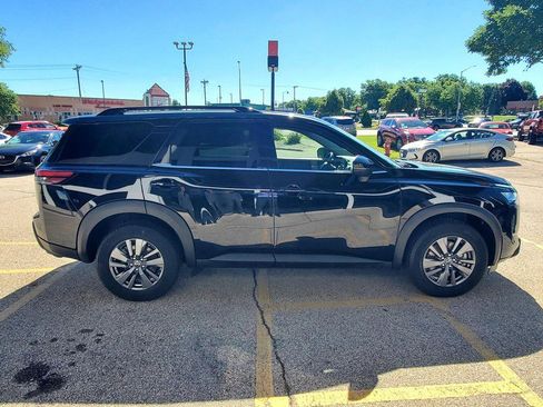 Used 2022 Nissan Pathfinder SV AWD/4WD image 4