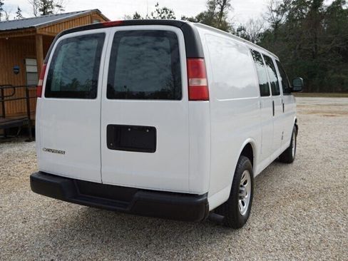 Used 2010 Chevrolet Express 1500 RWD image 11