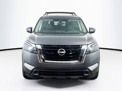 Used 2023 Nissan Pathfinder SV image 2