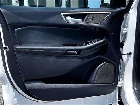 Used 2020 Ford Edge SEL FWD image 17