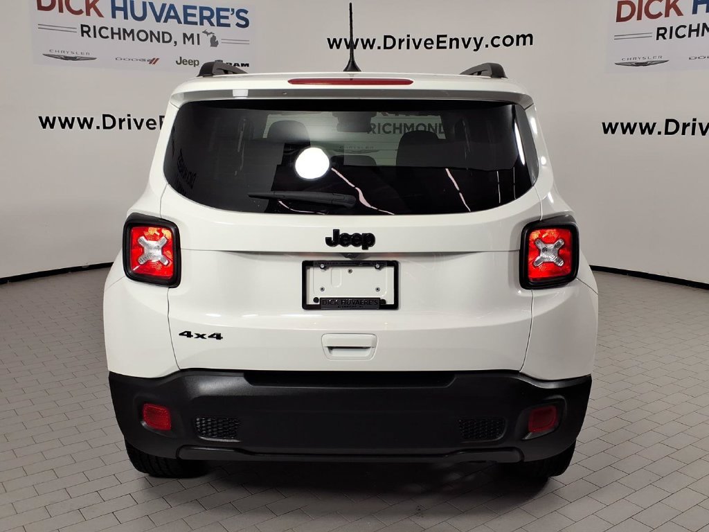 Used 2023 Jeep Renegade Altitude AWD/4WD image 5